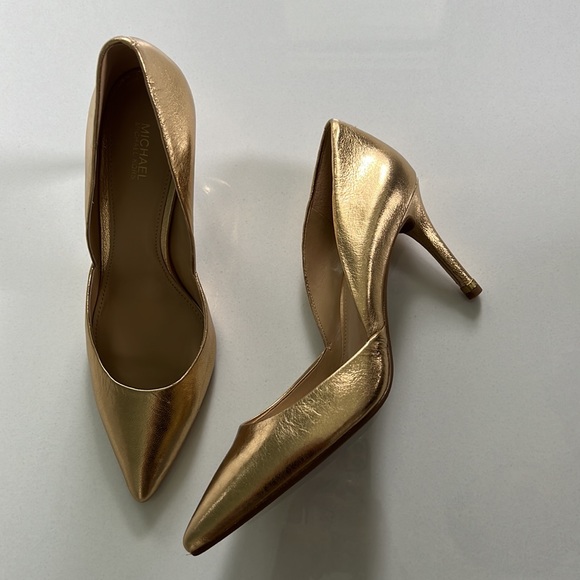 Michael Kors, US size 8.5, pale gold heels/pumps. - Picture 3 of 6